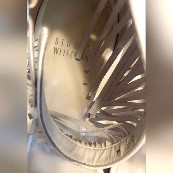 Stuart Weitzman "Nudist" White Leather Fringe Trim Sandals Sz.9.5 Ret $575 - Picture 6 of 9